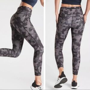 Athleta Lightning Camo 7/8ths Tight Gray Pocket Leggings Medium